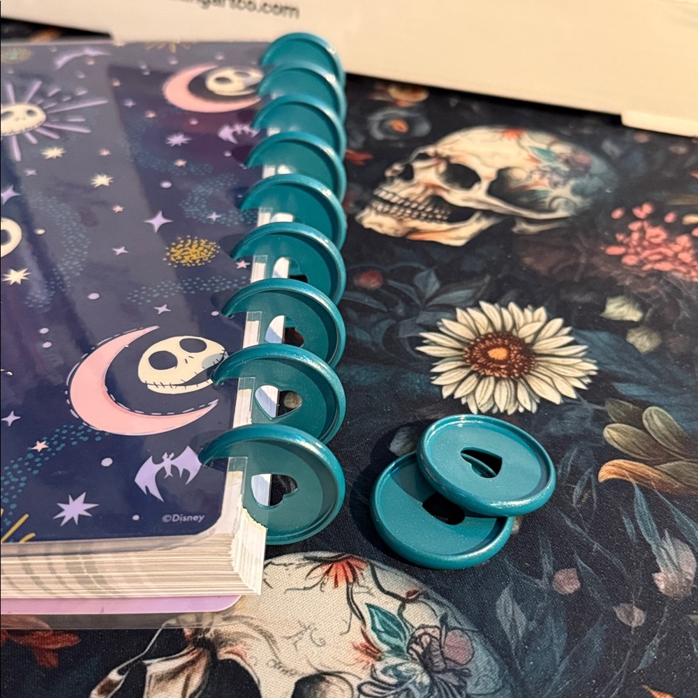 Disney Happy Planner nightmare before xmas - notebook paper & metal discs - NEW - Picture 5 of 6